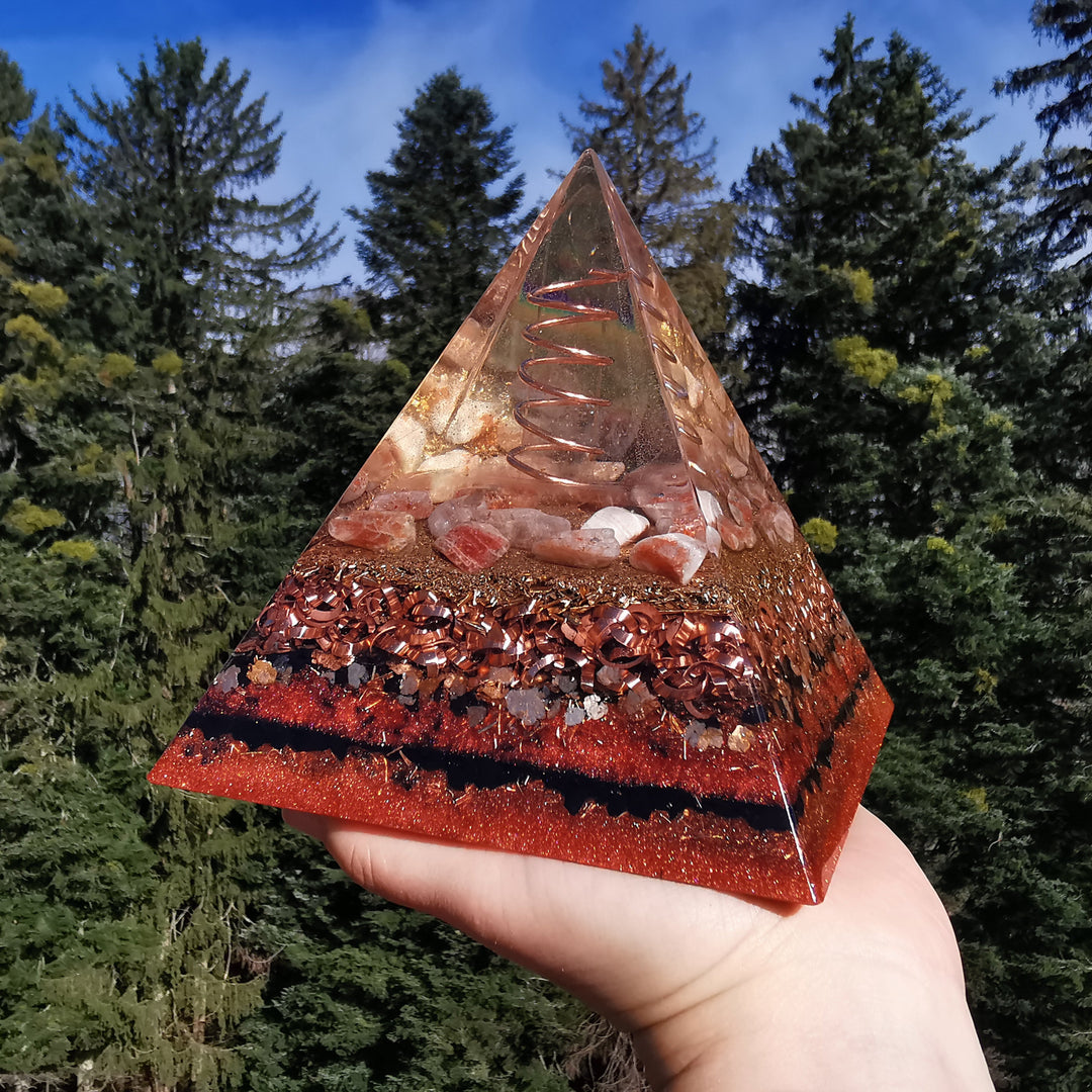 Orgone Pyramide LEBENSFREUDE Himalaya Quarz Sonnenstein Schungit 1.8kg 15cm