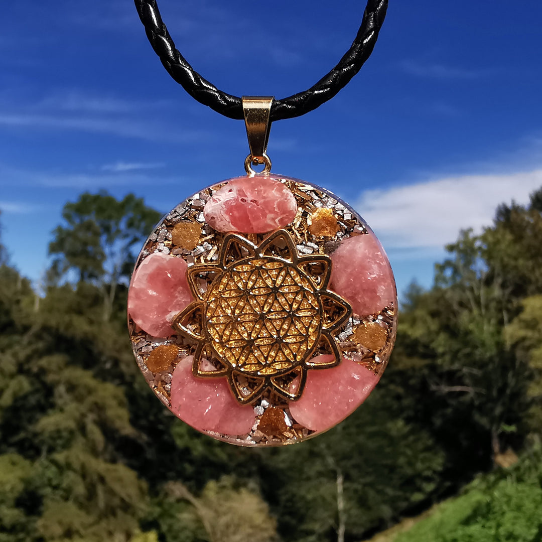 Orgone Anhänger gross LIEBE mit RHODOCHROSIT Lebensblume gold