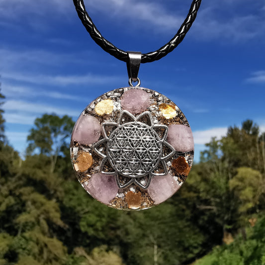 Grosser Orgone Anhänger ZENTRIERUNG mit Kunzit Lebensblume silber