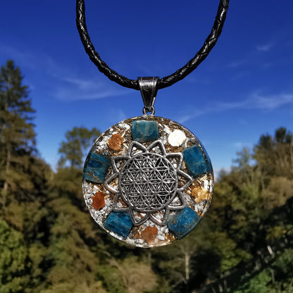 Grosser Orgone Anhänger PSYCHISCHE STÄRKE mit APATIT Lebensblume silber