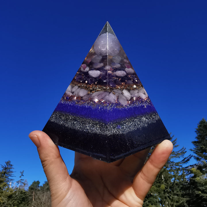 Orgone Pentagonal Pyramide LIEBE & HARMONIE ⌀12.5cm ↑11cm