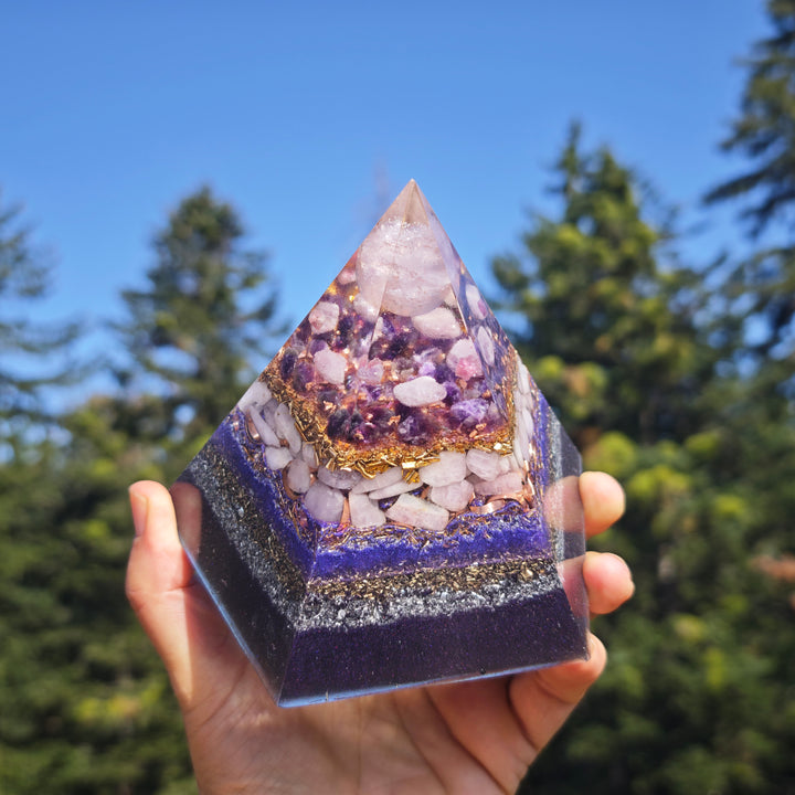 Orgone Pentagonal Pyramide HARMONISIERUNG Rosenquarz Morganit Kunzit Turmalin Amethyst  ⌀12cm ↑11.5cm