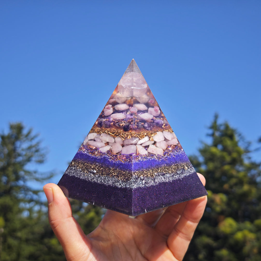 Orgone Pentagonal Pyramide HARMONISIERUNG Rosenquarz Morganit Kunzit Turmalin Amethyst  ⌀12cm ↑11.5cm