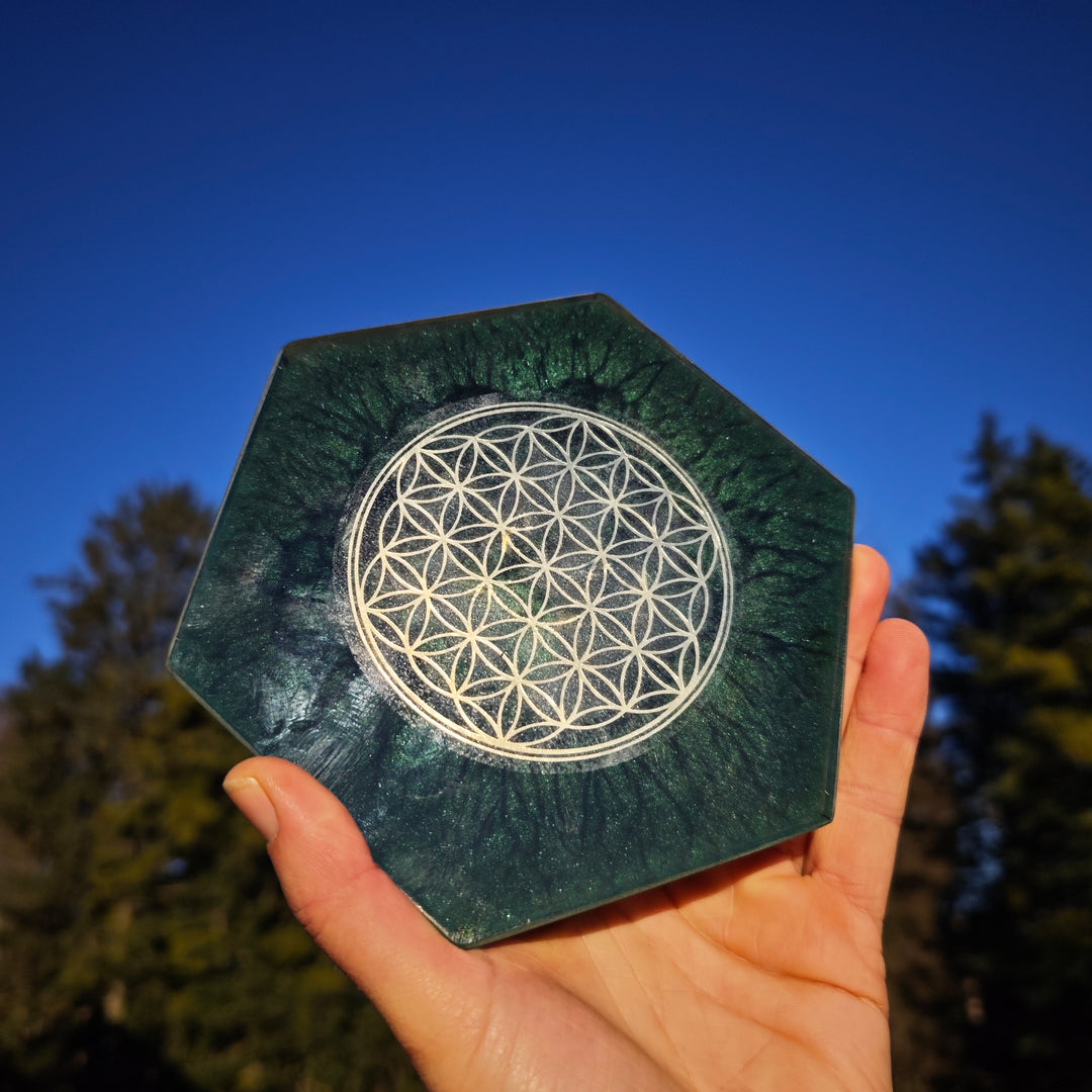 Orgone Hexagonal Pyramide NEUBEGINN Malachit Smaragd Peridot Aventurin ⌀15cm ↑10cm