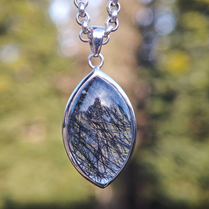 Schwarzer Turmalin Quarz Extraqualität Anhänger gefasst in Silber 925