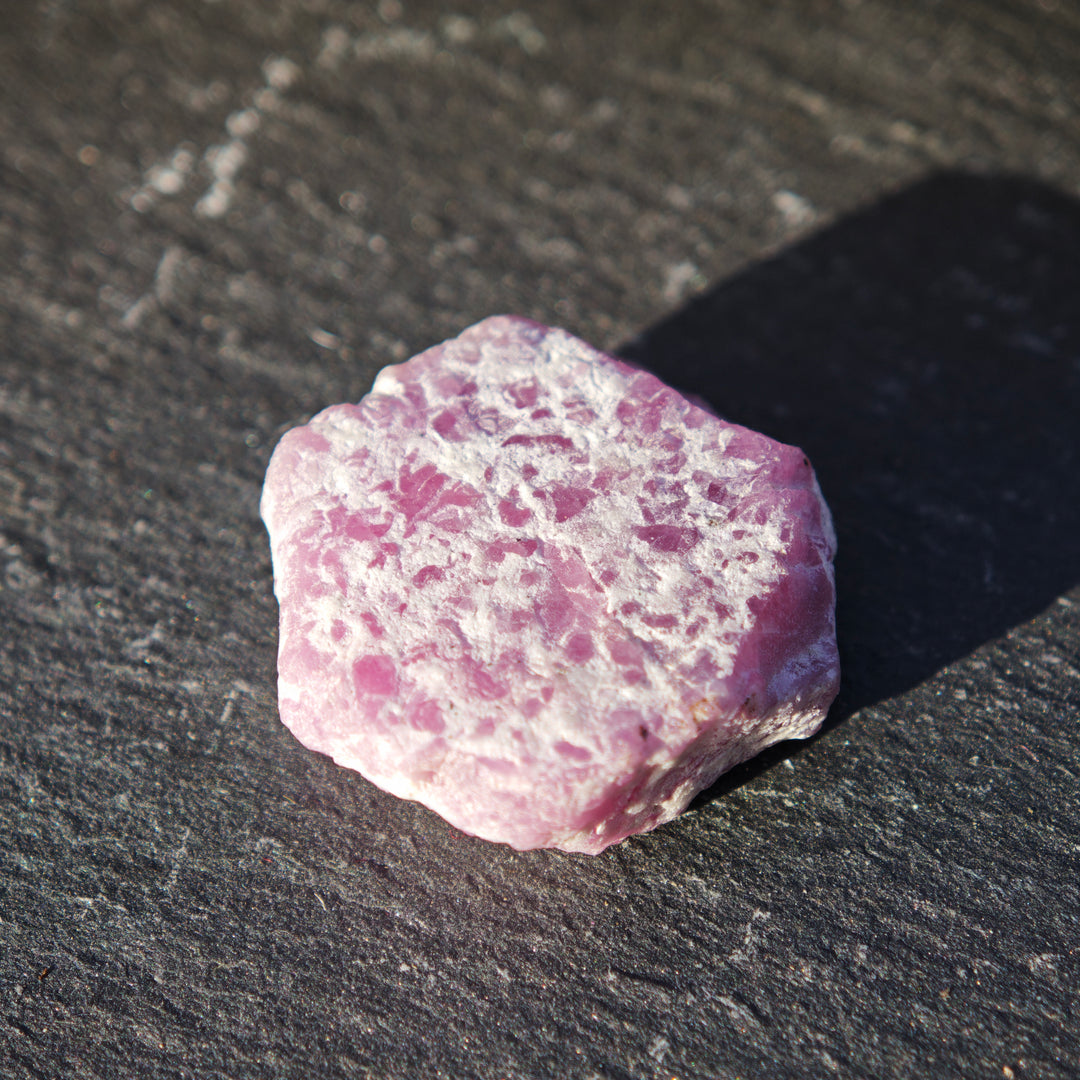 Rubin naturbelassene Hexagone 3 Grössen