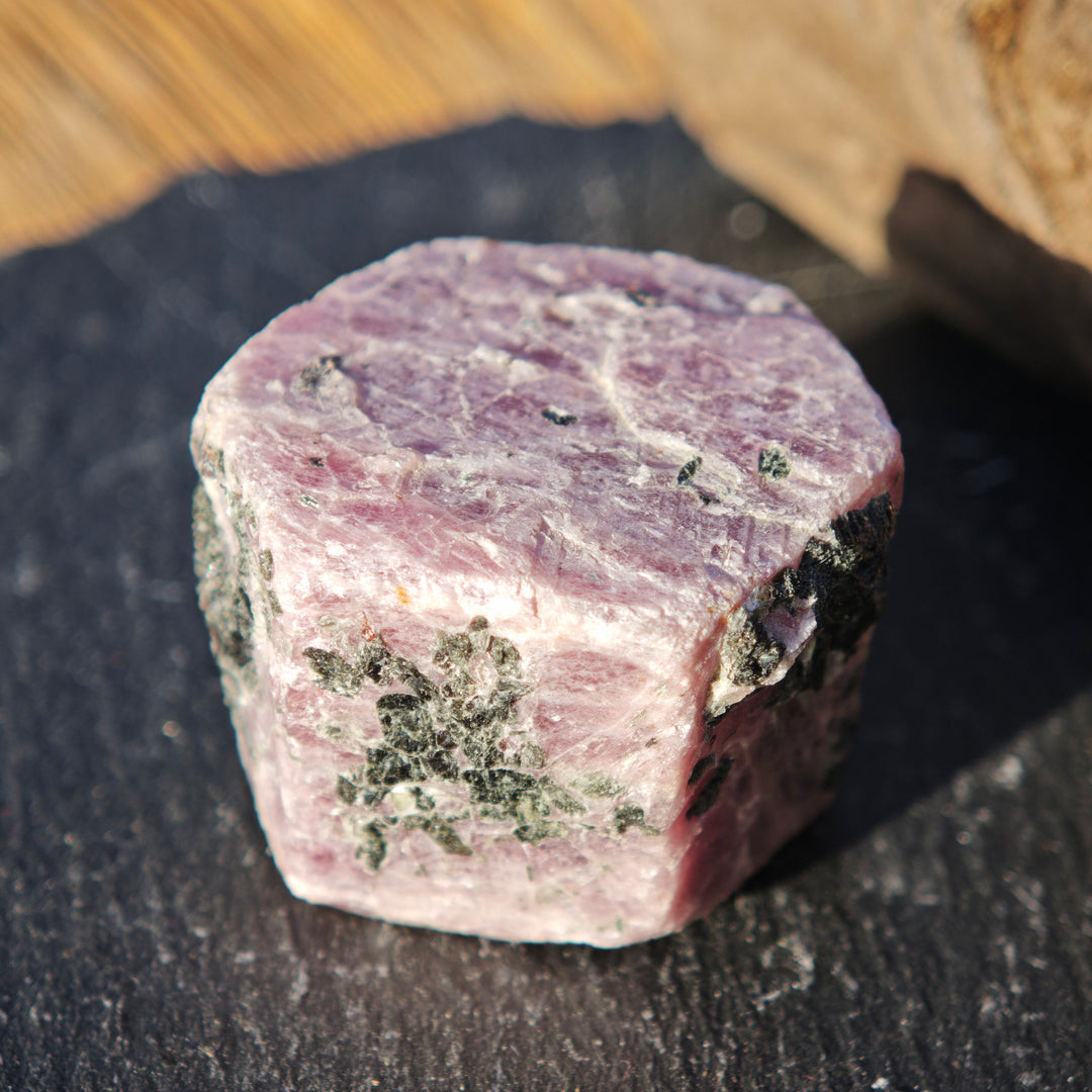 Rubin naturbelassene Hexagone 3 Grössen