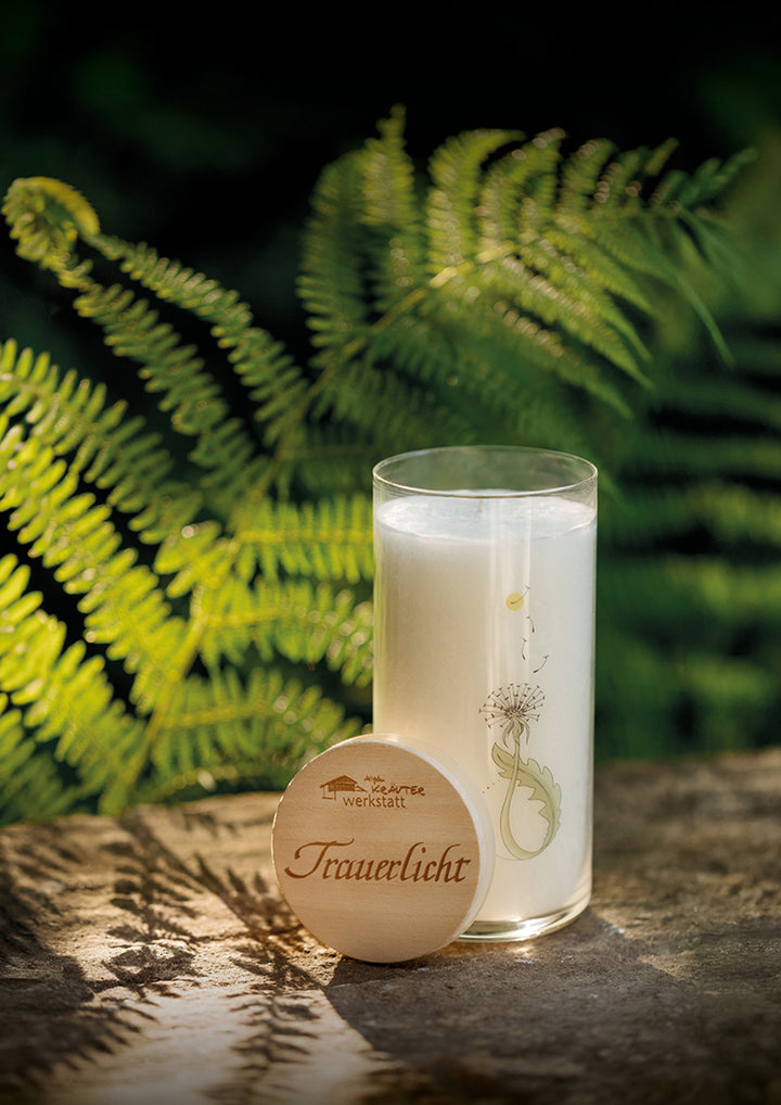 TRAUERLICHT MIT KARTE - WALD - Die Erinnerung bleibt - Allgäuer Heilkräuter Kerze