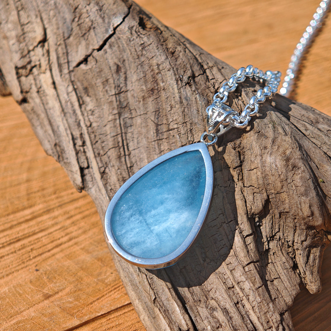 Aquamarin Anhänger Tropfen gefasst in Silber 925