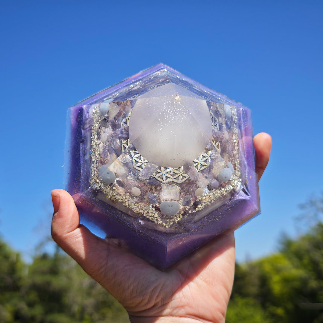 Orgone Hexagonal Pyramide BEWUSST SEIN Selenit Tansanit Mondstein Angelit Lepidolith →15cm ↑10cm