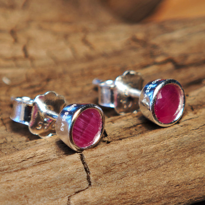 Rubin facettiert Ohrstecker rund 5mm Silber 925