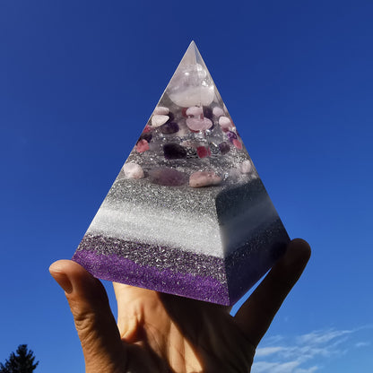 Orgone Pentagonal Pyramide LIEBE & HARMONIE 12.5cm