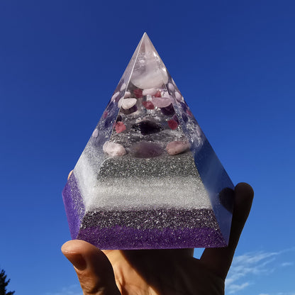 Orgone Pentagonal Pyramide LIEBE & HARMONIE 12.5cm