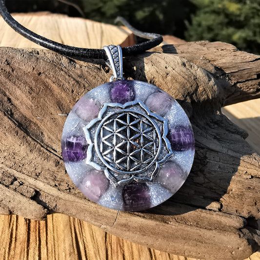 Orgone Anhänger WANDLUNG mit Lepidolith & Amethyst Lebensblume