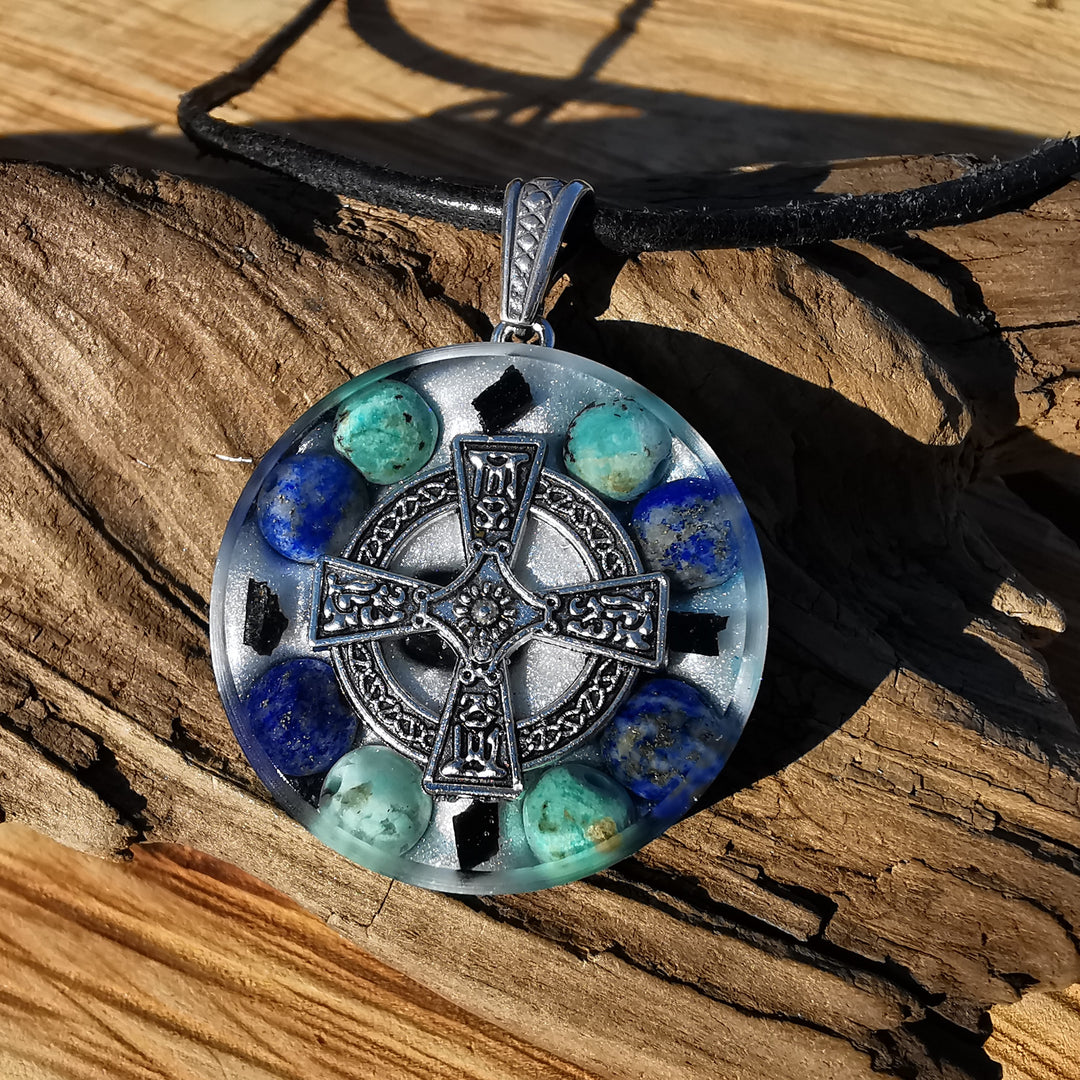 Orgone Anhänger WAHRNEHMUNG mit Chrysokoll und Lapislazuli Kelten Kreuz S925