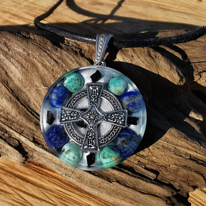 Orgone Anhänger WAHRNEHMUNG mit Chrysokoll und Lapislazuli Kelten Kreuz S925