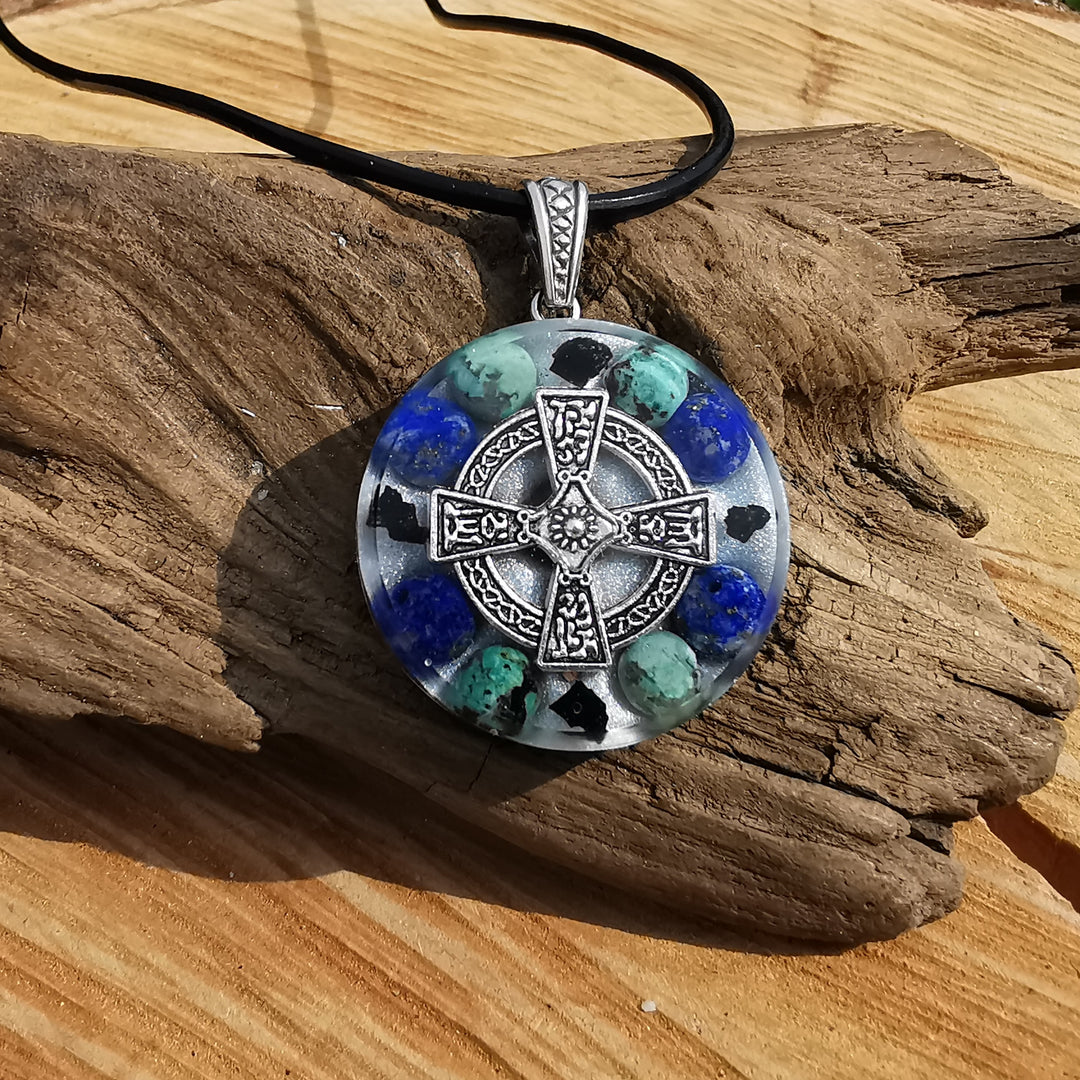 Orgone Anhänger WAHRNEHMUNG mit Chrysokoll und Lapislazuli Kelten Kreuz S925