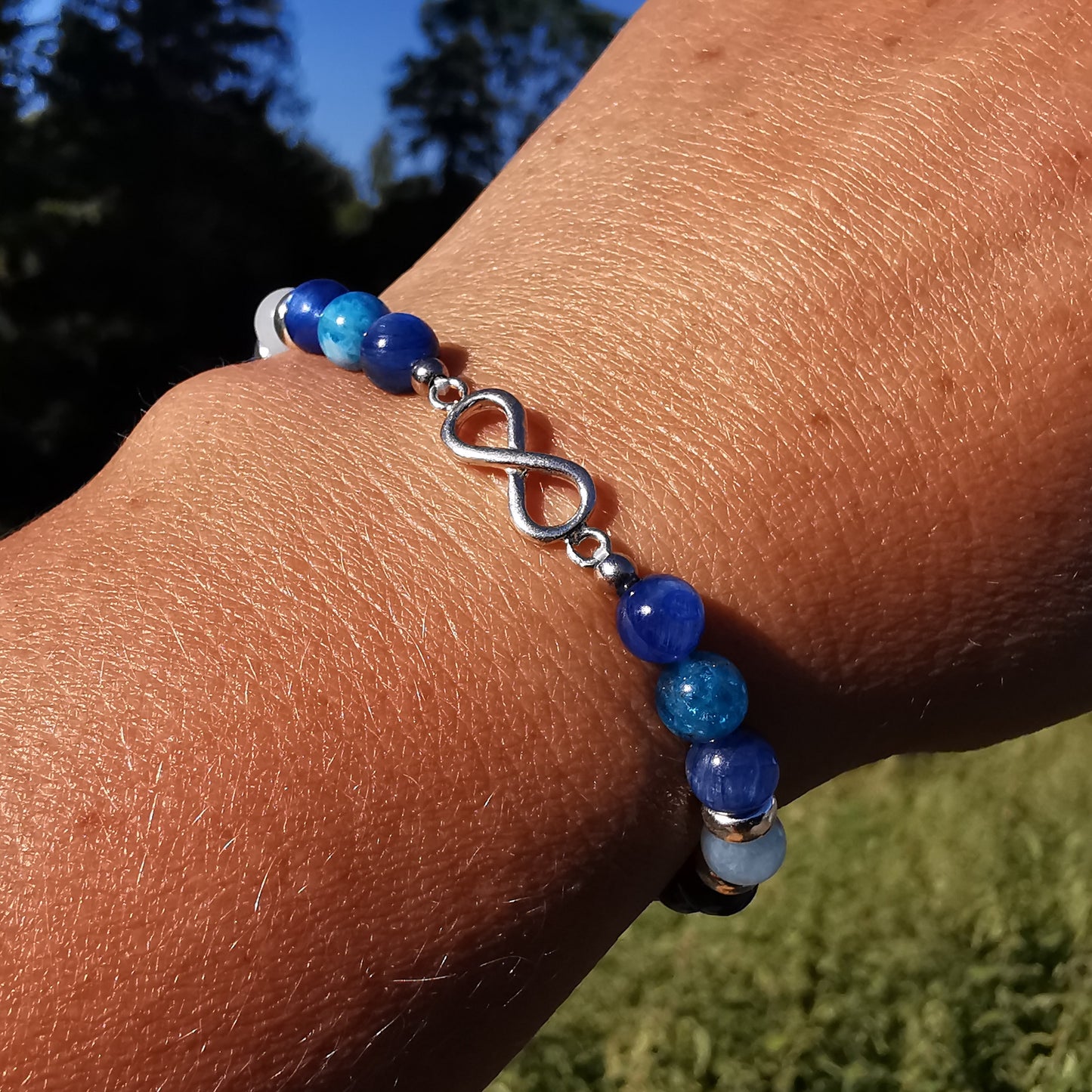 Heilstein Armband STÄRKE & VERTRAUEN Kyanit Aquamarin Apatit Infinity 6mm Kugeln