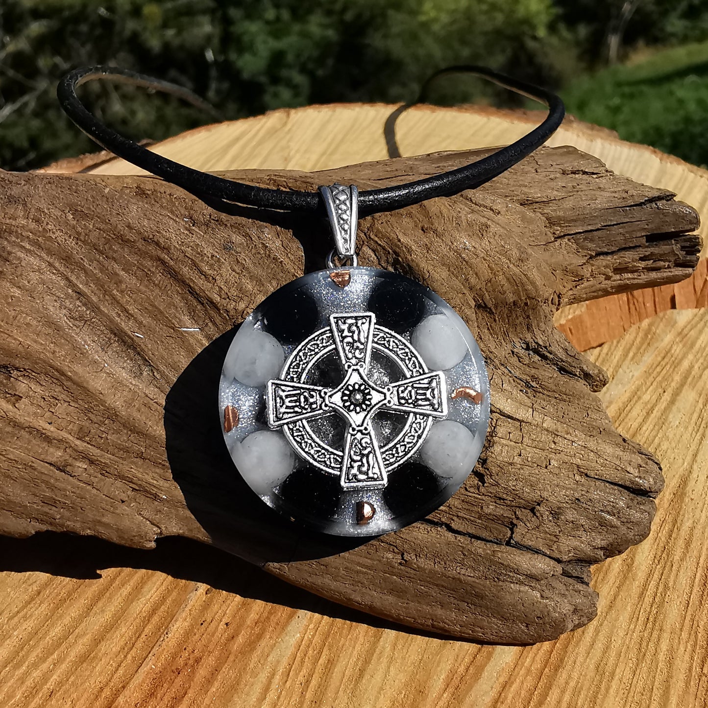 Orgone Anhänger BEFREIUNG & EMF SCHUTZ mit Baryt & Schwarzem Turmalin Kelten Kreuz