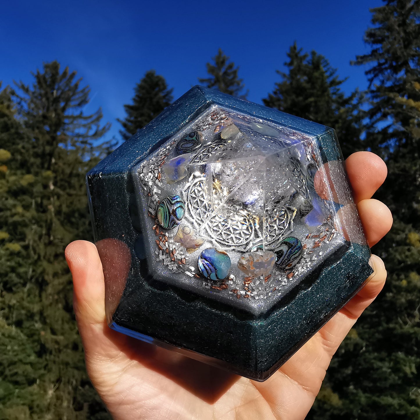 Orgone Hexagonal Pyramide WEISHEIT & STÄRKE 12cm