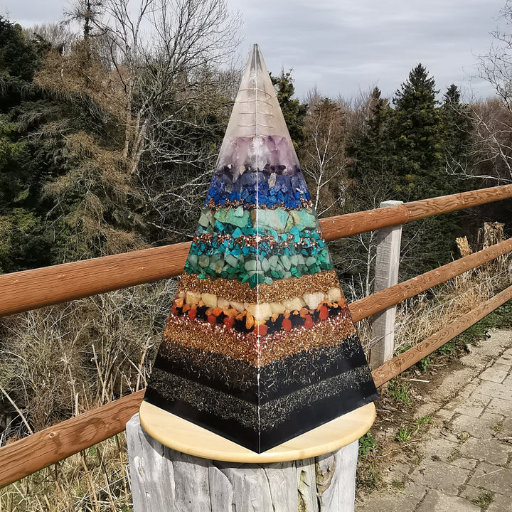 Orgone Mega Pyramide CHAKRA PLANES 27kg ca. 60cm!